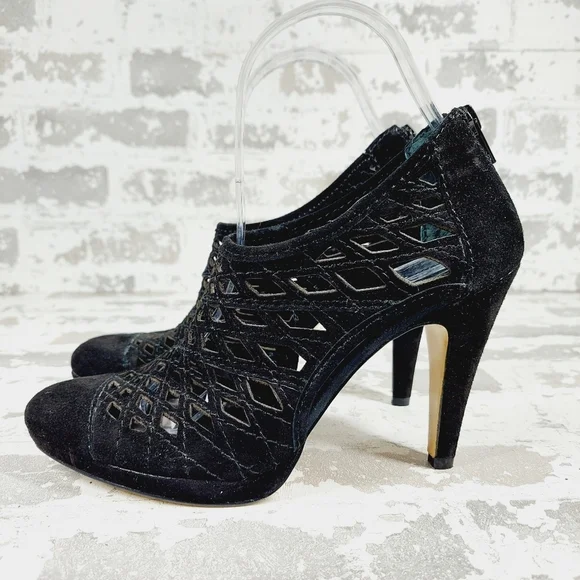 NEW Nine West Black Suede Laser Cut Back Zip High Heeled Booties F725 - Picture 1 of 12